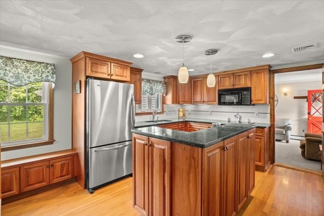 158 Duffy Dr, Taunton, MA 02780