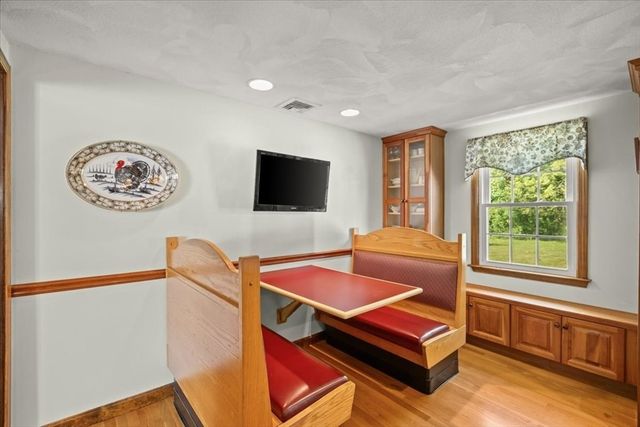 158 Duffy Dr, Taunton, MA 02780