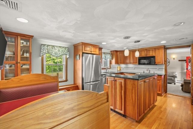 158 Duffy Dr, Taunton, MA 02780