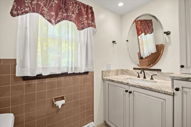 158 Duffy Dr, Taunton, MA 02780