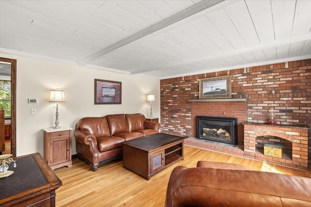 158 Duffy Dr, Taunton, MA 02780