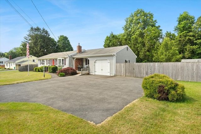 158 Duffy Dr, Taunton, MA 02780
