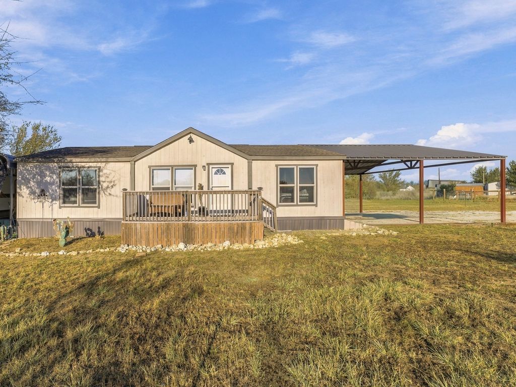 114 Sondra Lin Boulevard, Decatur, TX 76234 — exterior