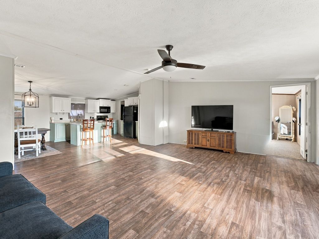 114 Sondra Lin Boulevard, Decatur, TX 76234 — photo 5