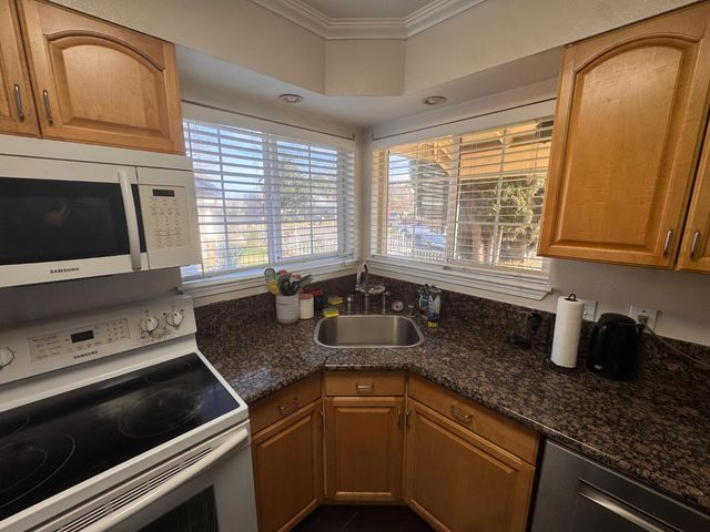 2275 Boxwood St, Sacramento, CA 95815