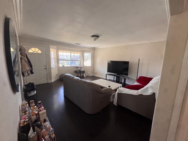 2275 Boxwood St, Sacramento, CA 95815