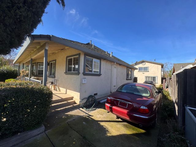 2275 Boxwood St, Sacramento, CA 95815