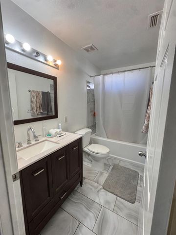 2275 Boxwood St, Sacramento, CA 95815