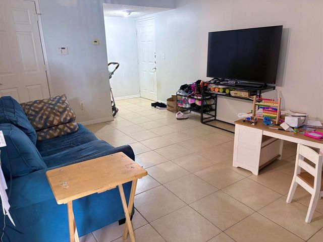 2640 S University Drive S 127, Davie, FL 33328