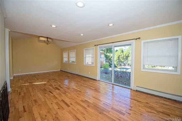 37 Winter Lane, Hicksville, NY 11801