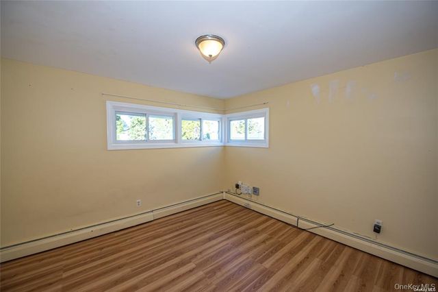 37 Winter Lane, Hicksville, NY 11801