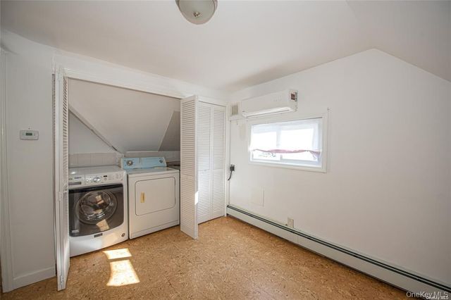 37 Winter Lane, Hicksville, NY 11801