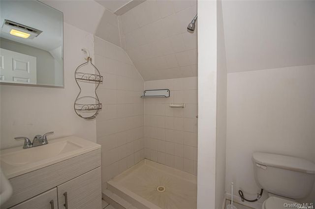 37 Winter Lane, Hicksville, NY 11801