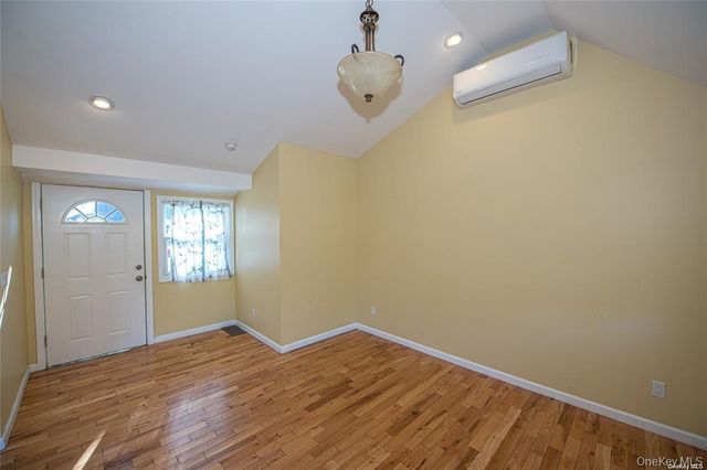 37 Winter Lane, Hicksville, NY 11801