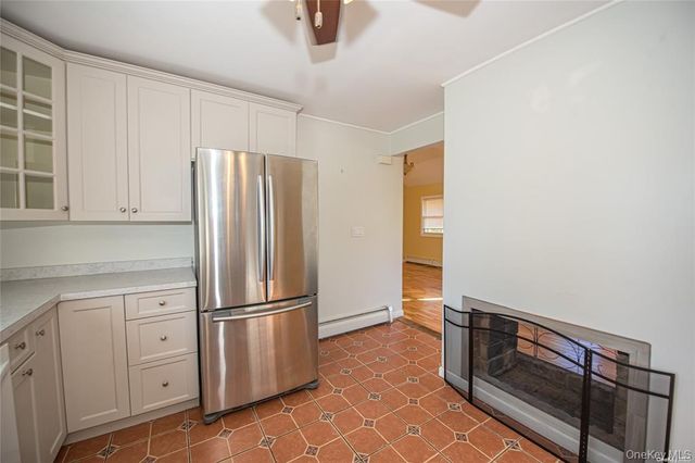 37 Winter Lane, Hicksville, NY 11801