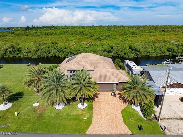 2157 Club House RD, North Fort Myers, FL 33917
