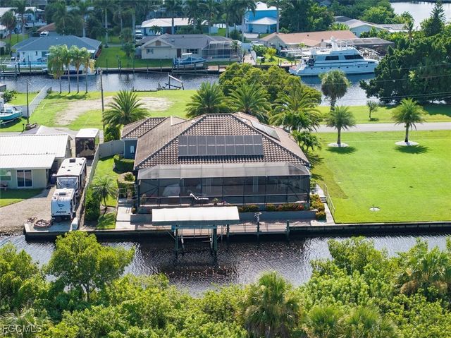 2157 Club House RD, North Fort Myers, FL 33917