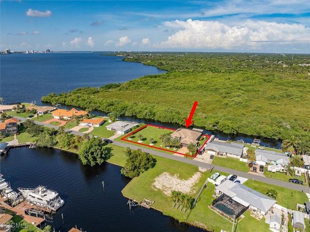 2157 Club House RD, North Fort Myers, FL 33917