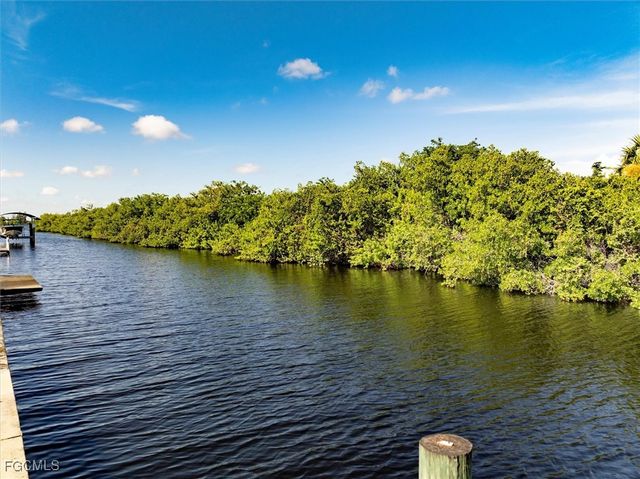 2157 Club House RD, North Fort Myers, FL 33917