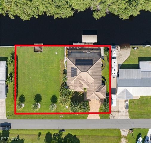 2157 Club House RD, North Fort Myers, FL 33917
