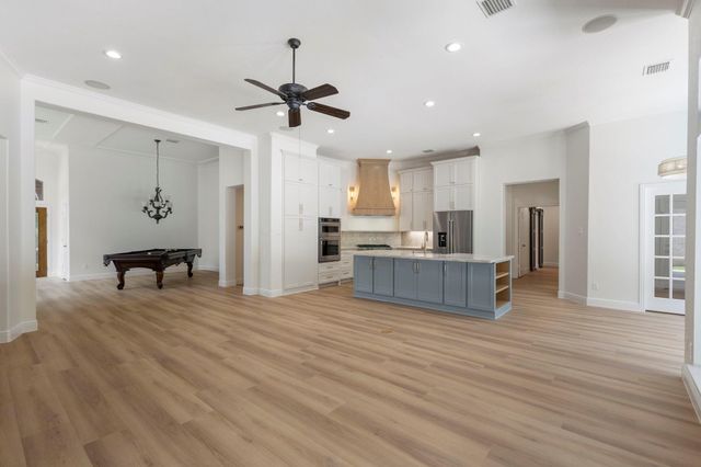 35 Avalon Oaks Court, Shenandoah, TX 77381