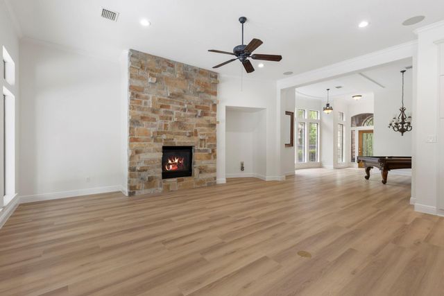 35 Avalon Oaks Court, Shenandoah, TX 77381