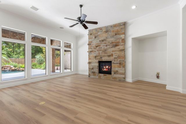 35 Avalon Oaks Court, Shenandoah, TX 77381