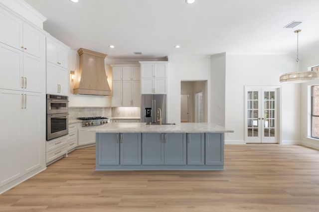 35 Avalon Oaks Court, Shenandoah, TX 77381