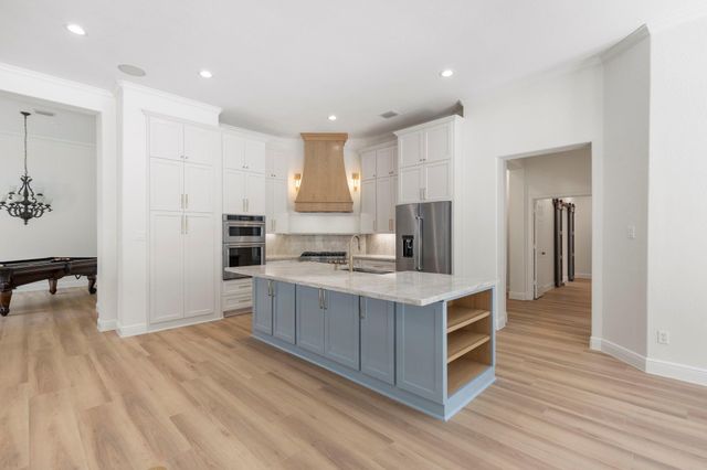 35 Avalon Oaks Court, Shenandoah, TX 77381