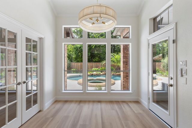35 Avalon Oaks Court, Shenandoah, TX 77381