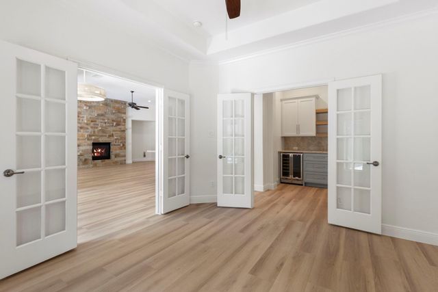 35 Avalon Oaks Court, Shenandoah, TX 77381