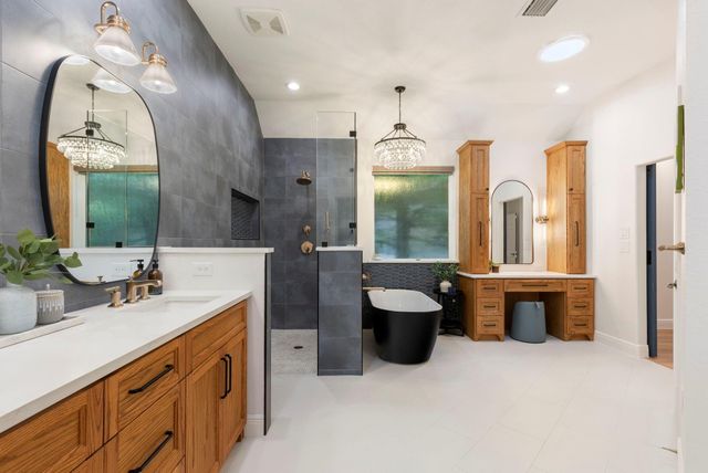 35 Avalon Oaks Court, Shenandoah, TX 77381