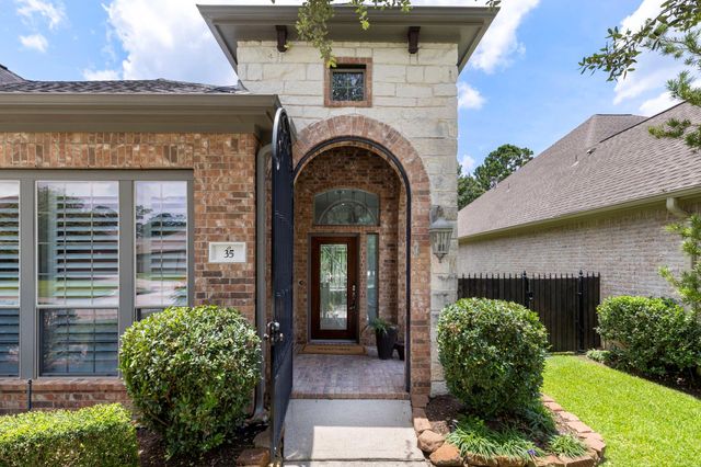 35 Avalon Oaks Court, Shenandoah, TX 77381