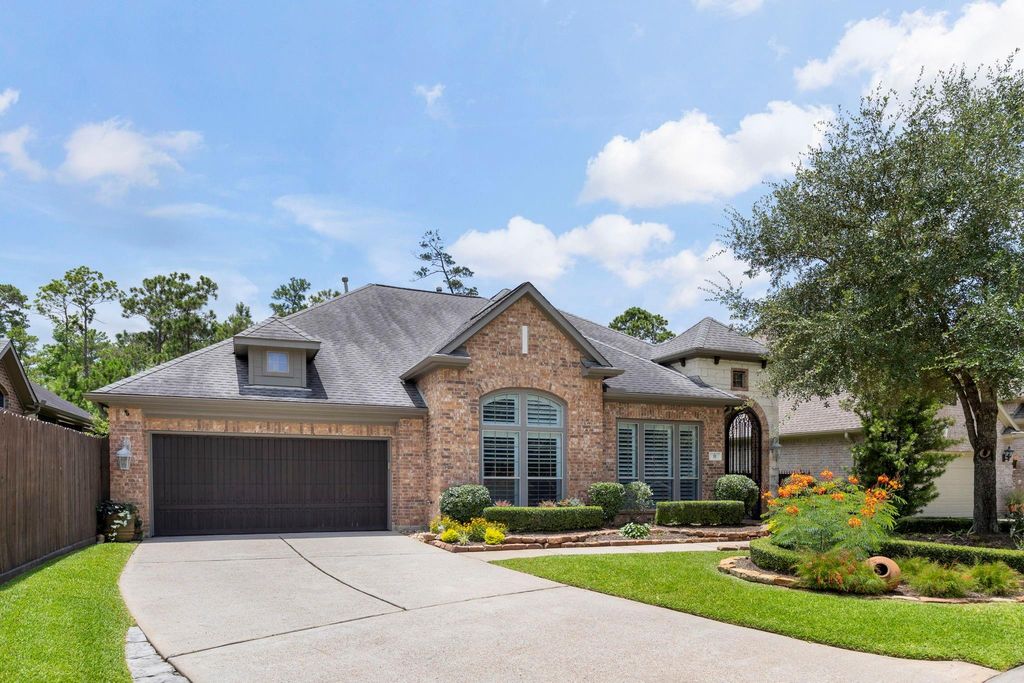 35 Avalon Oaks Court, Shenandoah, TX 77381