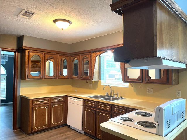 9626 Hearthwood Drive, Houston, TX 77040