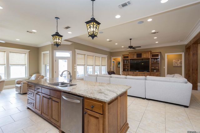 14472 Oak Path Dr, Prairieville, LA 70769