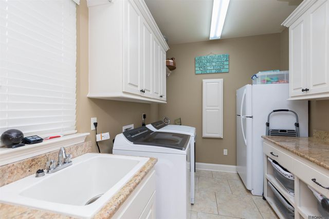 14472 Oak Path Dr, Prairieville, LA 70769