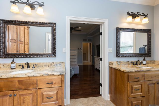 14472 Oak Path Dr, Prairieville, LA 70769