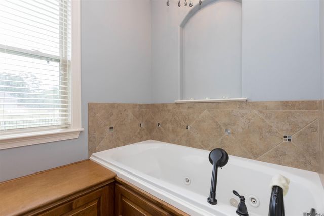 14472 Oak Path Dr, Prairieville, LA 70769