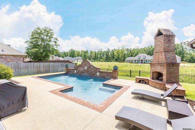 14472 Oak Path Dr, Prairieville, LA 70769