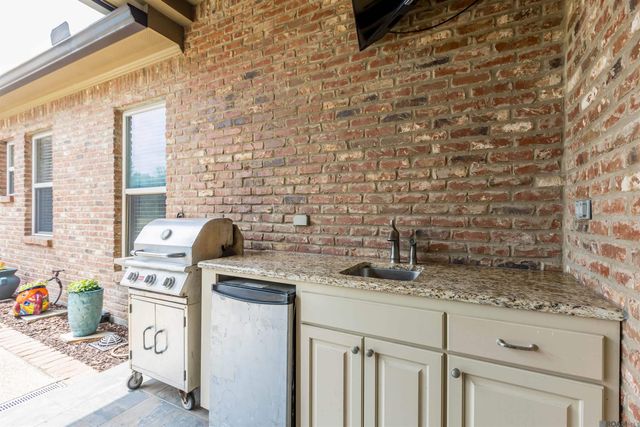 14472 Oak Path Dr, Prairieville, LA 70769