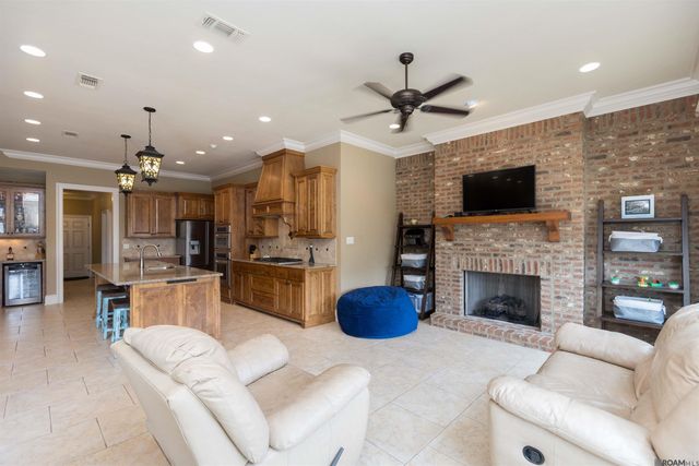 14472 Oak Path Dr, Prairieville, LA 70769