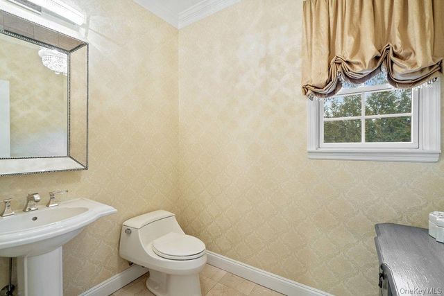 1 Fairway Drive, Plainview, NY 11804