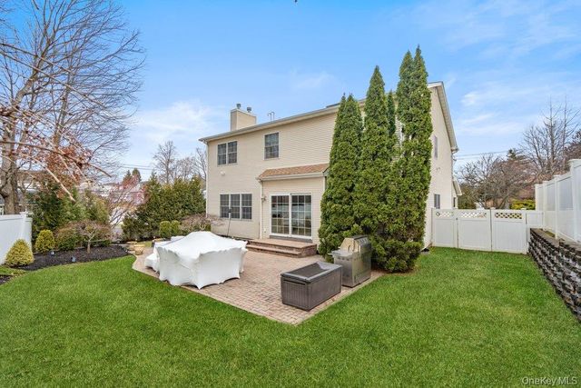 1 Fairway Drive, Plainview, NY 11804