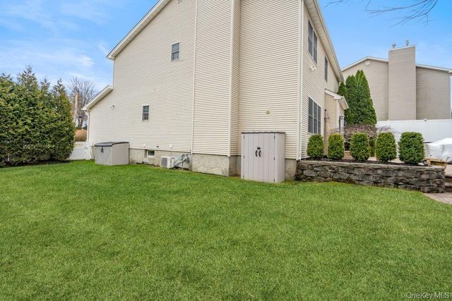 1 Fairway Drive, Plainview, NY 11804