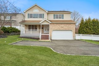 1 Fairway Drive, Plainview, NY 11804