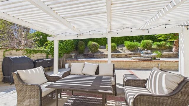 27563 Open Crest, Saugus, CA 91350