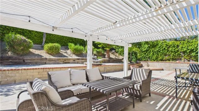 27563 Open Crest, Saugus, CA 91350