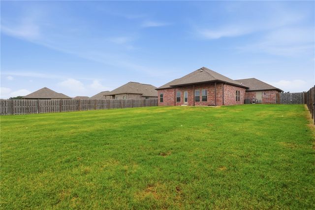 2305 Carper Lane, Pea Ridge, AR 72751