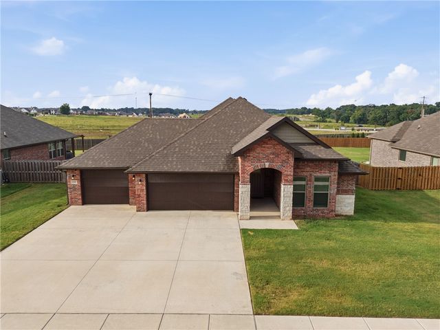 2305 Carper Lane, Pea Ridge, AR 72751
